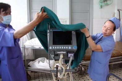 Điều tra vụ nhập thiết bị y tế quá đát